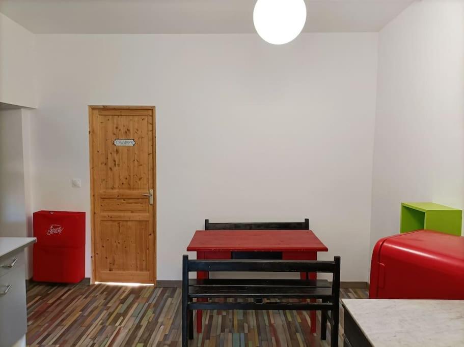 T2 Centre Village "Chez Clothilde" Remoulins Εξωτερικό φωτογραφία
