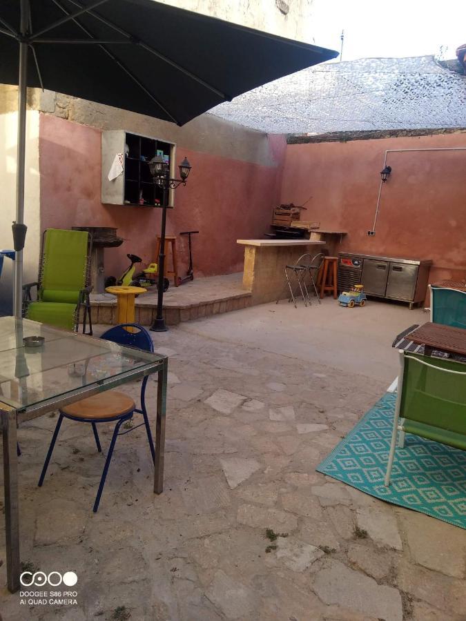 T2 Centre Village "Chez Clothilde" Remoulins Εξωτερικό φωτογραφία